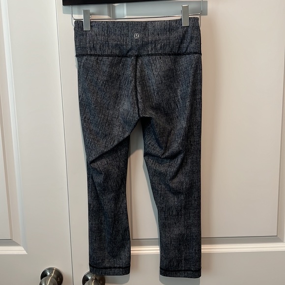 Lululemon Wunder Under Crop II - Picture 3 of 8